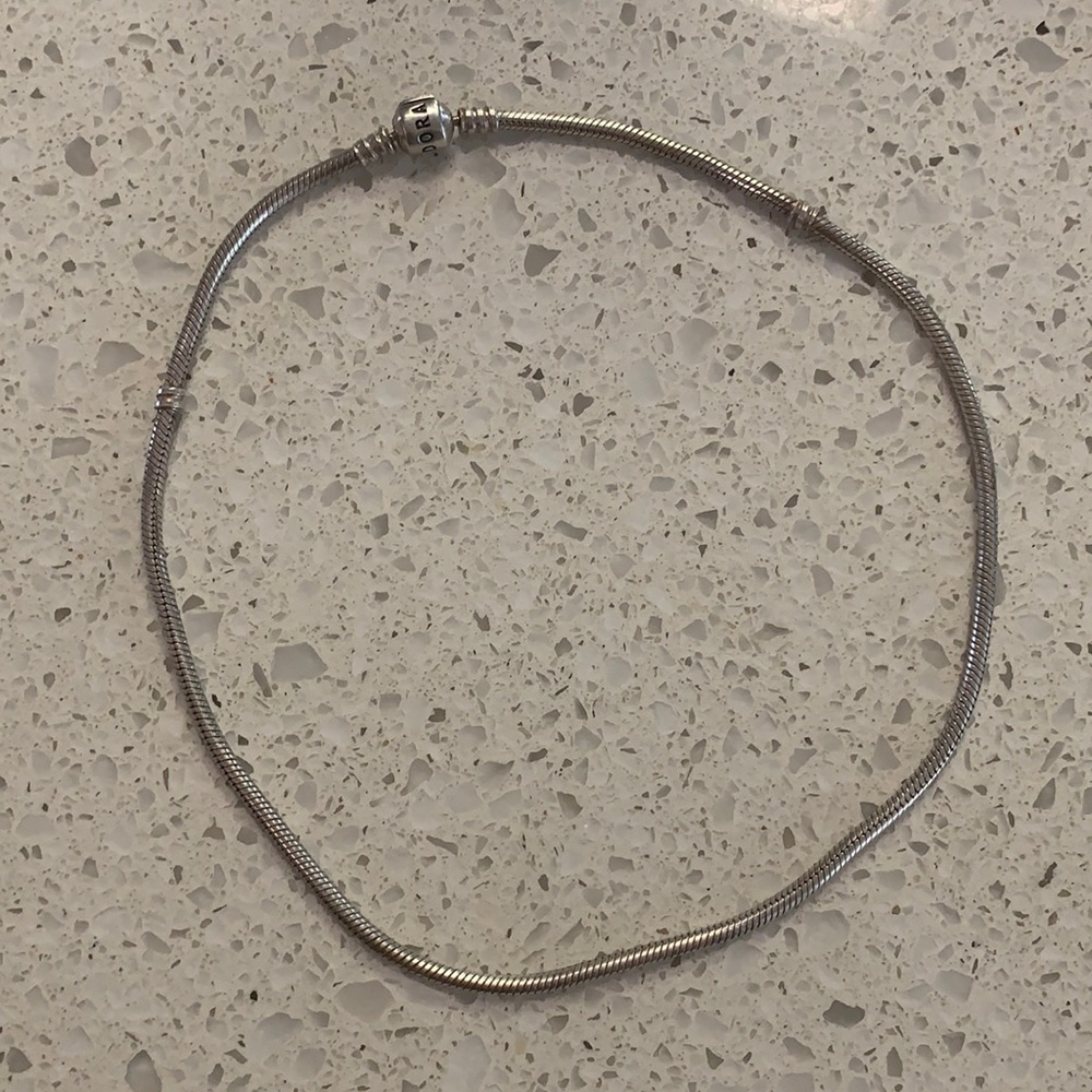 Beautiful authentic Pandora necklace